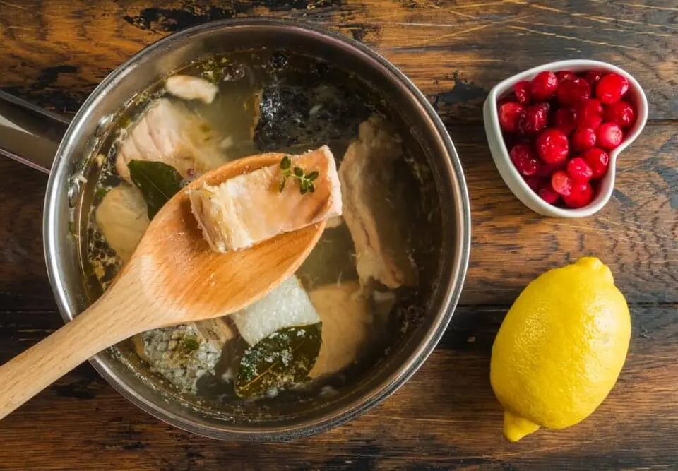 fumet à base de poisson frais entier