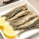 FRITURE DE POISSON AVEC DU CITRON